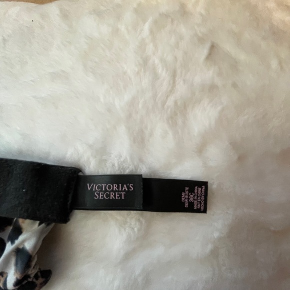 Cheetah print underwire Victoria’s Secret Demi bra, 36C - Picture 3 of 4